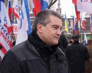 Премьер Крыма переподчинил себе силовиков АРК и обратился за помощью к России