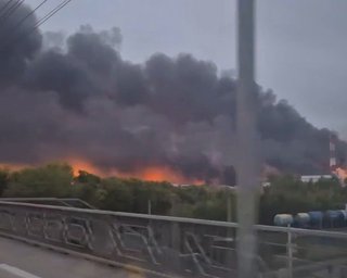 Поднялись масштабные пожары: Новокуйбышевский и Афипский НПЗ в России атаковали дроны (фото, видео)