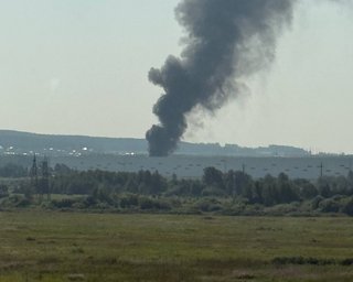 В Екатеринбурге дроны атаковали еще один склад Wildberries: столбы дыма над фурами (видео)