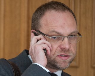 Тимошенко не получала предложений относительно лечения за границей - Власенко
