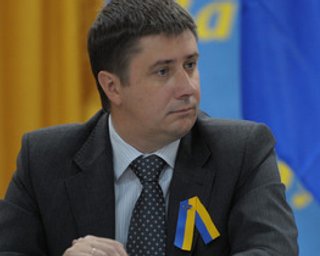 БЮТ и НУ-НС потребовали от Януковича пересмотреть оценку выборов в России