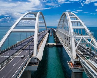 РНБО ввела санкції проти будівельників Керченського мосту та суддів у Криму