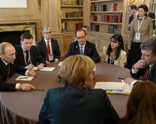 Меркель готова участвовать в "нормандском формате"