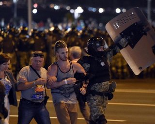 Участники протестов в Беларуси проходят подготовку в Польше, Грузии и в Украине, – главный разведчик РФ