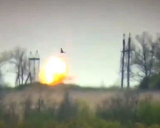 Ответ за обстрелы Золотого-4: ВСУ уничтожили командный внедорожник боевиков "ЛНР"