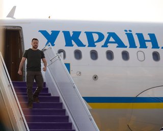 РФ могла скерувати дрон умисно: нові подробиці інциденту з літаком Зеленського