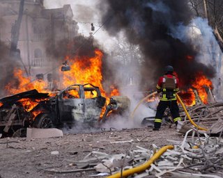 Найбільше жертв — у тролейбусі: РФ ударила по Сумах касетними боєголовками, — ОВА (відео)