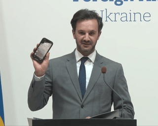"У нас на брифингах — без телефонов": спикер МИД Украины "потроллил" Марию Захарову