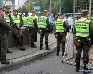 В Киеве полиция задержала мужчину, который с нерабочей винтовкой шел на спектакль