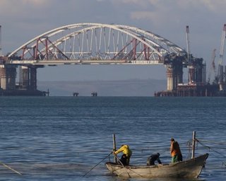 "Уже третий день": РФ остановила движение грузовых судов через Керченский пролив, — Reuters