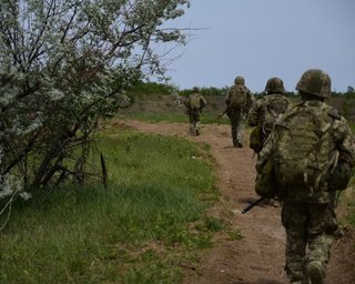 "Месяцами держат позиции": доброволец из Норвегии указал на проблемы с ротациями в ВСУ (видео)