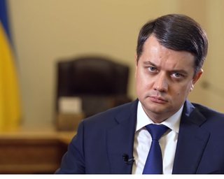 "У меня день рождения, я люблю дешевые подарки", — Разумков о своей отставке (видео)