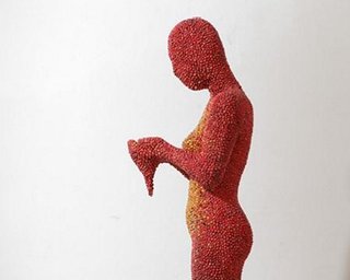 Художник создал скульптуру из 20 тыс. божьих коровок