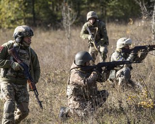 Билецкий показал уникальные кадры штурма позиций российских военных под Бахмутом (видео)