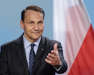 "Будьте нашим гостем": Польша ответила на санкции Венгрии против "Мадяра"
