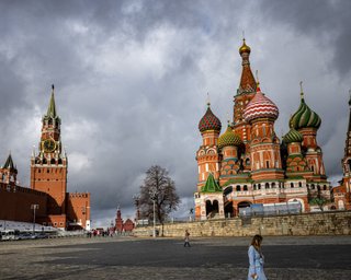 Зеленський дозволив провести парад у Москві та виключив Червону площу з "цілей" ЗСУ, — указ