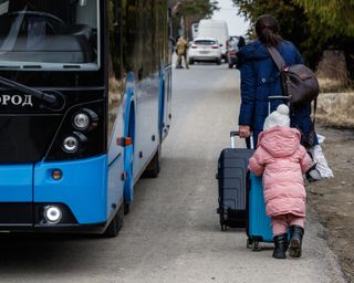 Обстріли не припиняються: з Авдіївки евакуювали все місцеве населення