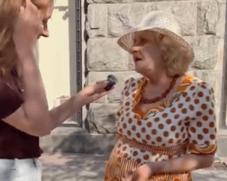 "Какая она шикарная": пенсионерка из Киева взорвала сеть (фото)