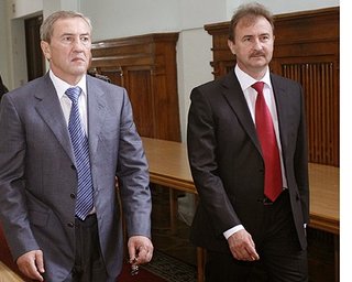  Азаров: Отсутствие Черновецкого никому не мешает