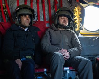 Зеленский вылетел из Лондона в Париж для встречи с Макроном и Шольцом, — СМИ