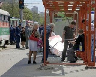 В киевском метро милиция обыскивает людей с сумками и рюкзаками из-за взрывов в Днепропетровске