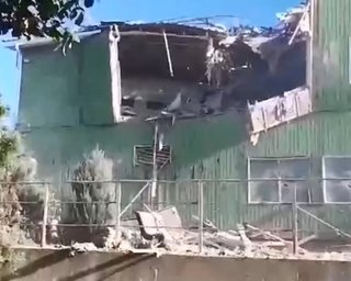 Два удари і знесло дах: ЗС РФ підірвали першу "зелену школу" на Херсонщині, — МВА (фото)