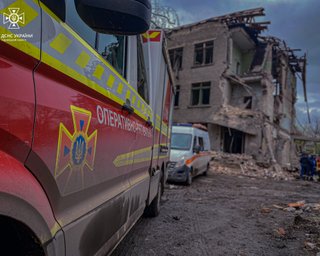 Росіяни обстріляли житловий квартал Херсона: є жертви та руйнування, — ОВА