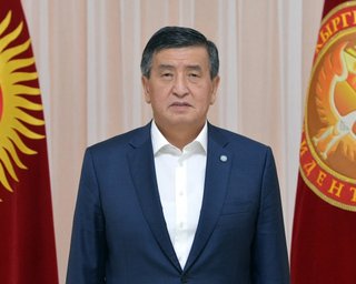 "Не хочу войти в историю как президент, стрелявший в своих граждан". Глава Кыргызстана ушел в отставку
