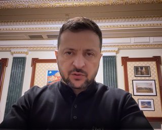 "Работаем и служим": Зеленский раскритиковал "выходной" Рады из-за угрозы "Орешника" (видео)