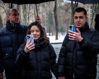 Третє місто в Україні запустило 5G: молодята одружилися в застосунку "Дія" (фото)