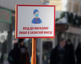 Поддержка украинцами локдауна выросла до 65%, – опрос