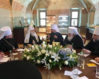 На территории Софийского собора проходит первое заседание Синода ПЦУ