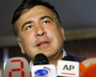 После инаугурации нового президента Саакашвили намерен "немножко отдохнуть"