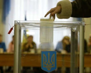 В Украине открылись избирательные участки