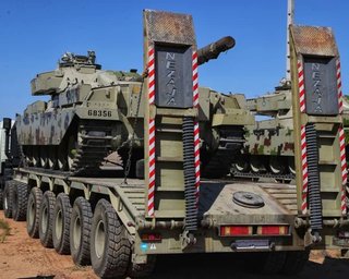 Танки, гаубицы и вертолеты: в Иране стартовали крупнейшие учения на границе с Азербайджаном (фото)