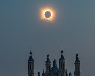 Відразу два чорні сонця: у NASA опублікували найгарніше фото сонячного затемнення