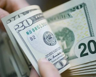 Курс валют на 2 февраля: сколько стоят евро и доллар