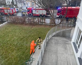Адрес отправителя — салон Tesla: украинские дипломаты в 15 странах получили угрозы, — Кулеба