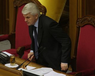 Литвин подпишет закон о языках и останется спикером, - источник
