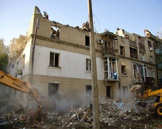 РФ атаковала Днепр кассетными боеприпасами: Филатов показал 50 микро-пробоин (фото)
