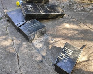 У Львівській області в День перемоги вандали зруйнували пам'ятник радянським воїнам (фото)