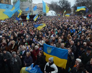 Люди в масках штурмуют ГУ МВД Львовщины