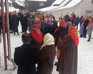 Требовали праздновать 7 января: на Франковщине верующих не пустили в церковь отмечать Рождество