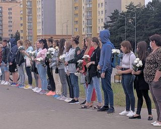 Белорусы стихийно формируют живые цепи солидарности