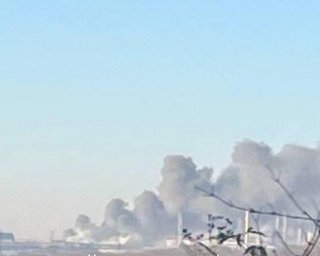 Губернатор Тульської області РФ підтвердив напад у Новомосковську, а OSINT — що горить хімічний завод