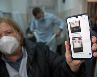 Двом — по 1,5 місяці. Кличко показав, як лікують дітей у коронавірусній лікарні (відео)