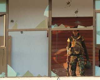 Силы НАТО разбомбили библиотеку и офис Каддафи