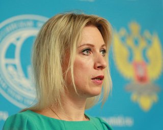 В Сеть попало видео попыток Захаровой зачитать заявление о ракетном ударе США в Сирии