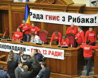 Оппозиция намерена остаться в Раде на ночь