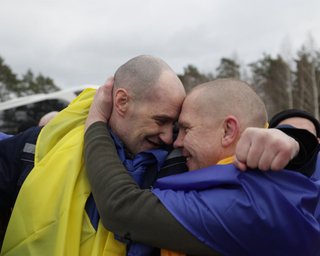 Дві сотні військових уже прямують додому: між Україною та РФ відбувся обмін полоненими (фото)